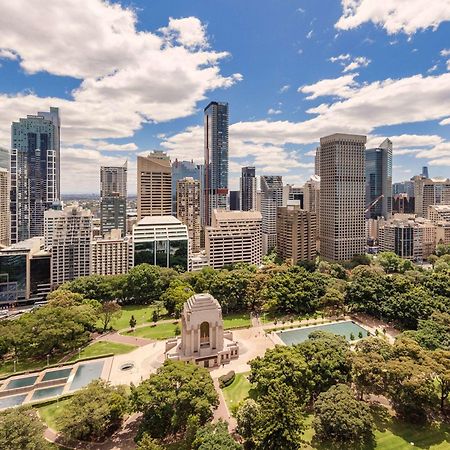 Pullman Sydney Hyde Park Hotell Eksteriør bilde The Australian War Memorial, with the Sydney CBD in the background