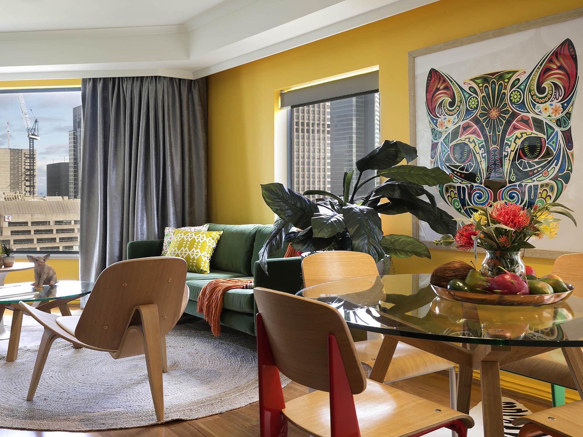 Pullman Sydney Hyde Park Hotell Eksteriør bilde A living room