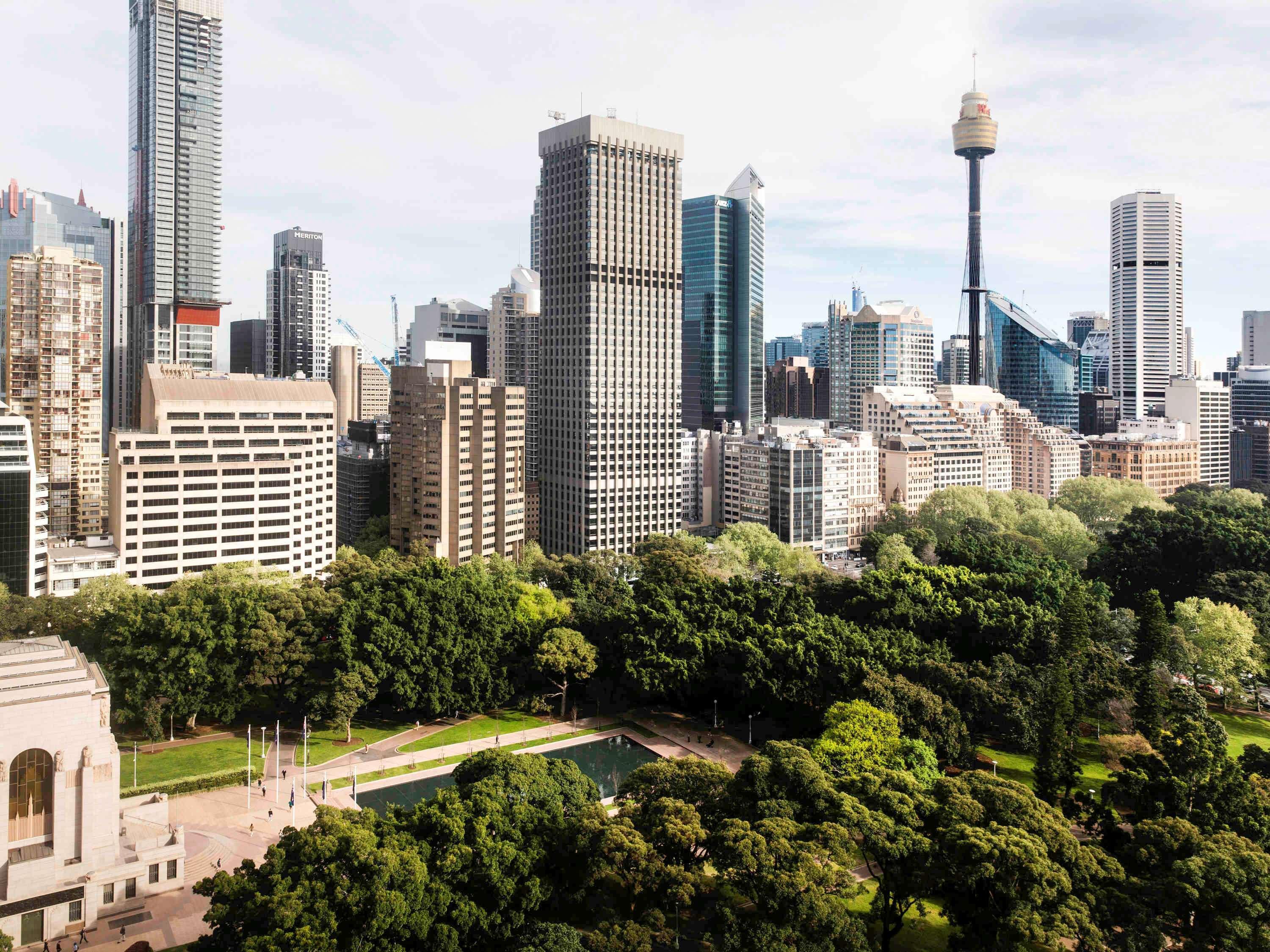 Pullman Sydney Hyde Park Hotell Eksteriør bilde The proposed new World Trade Centre, with the Sydney CBD in the background