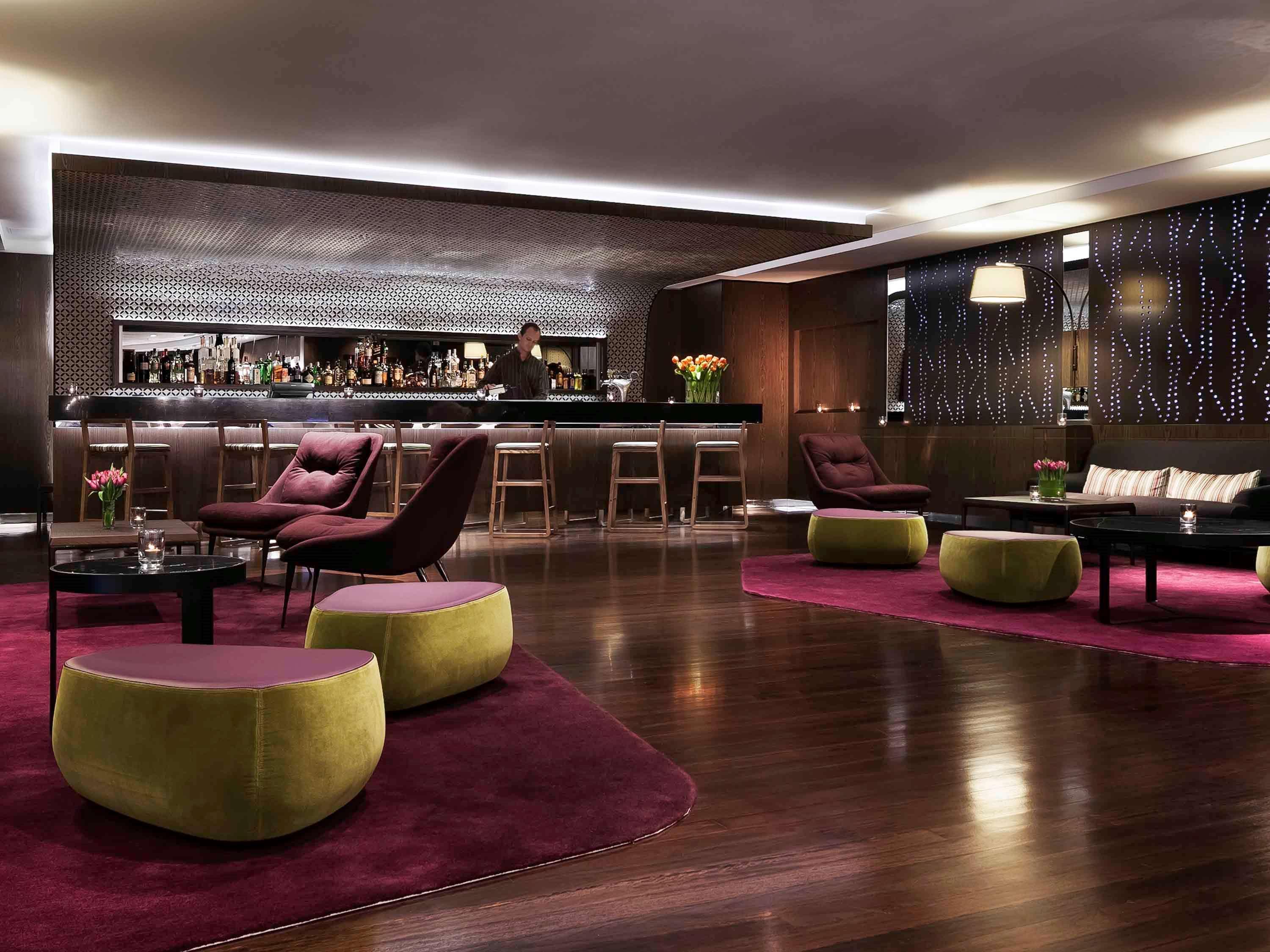 Pullman Sydney Hyde Park Hotell Eksteriør bilde The bar at the W London