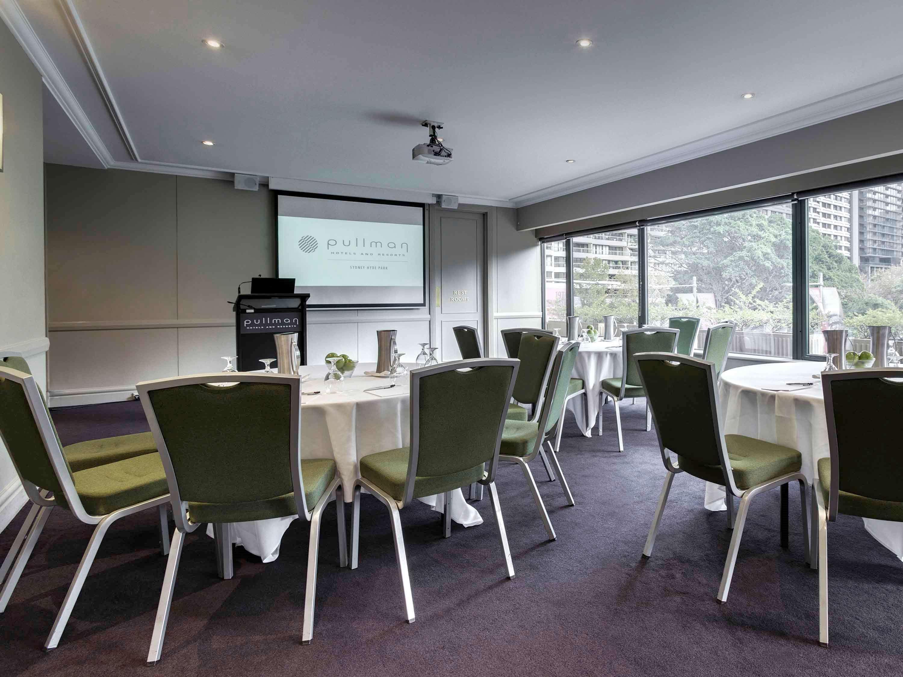 Pullman Sydney Hyde Park Hotell Eksteriør bilde The Boardroom