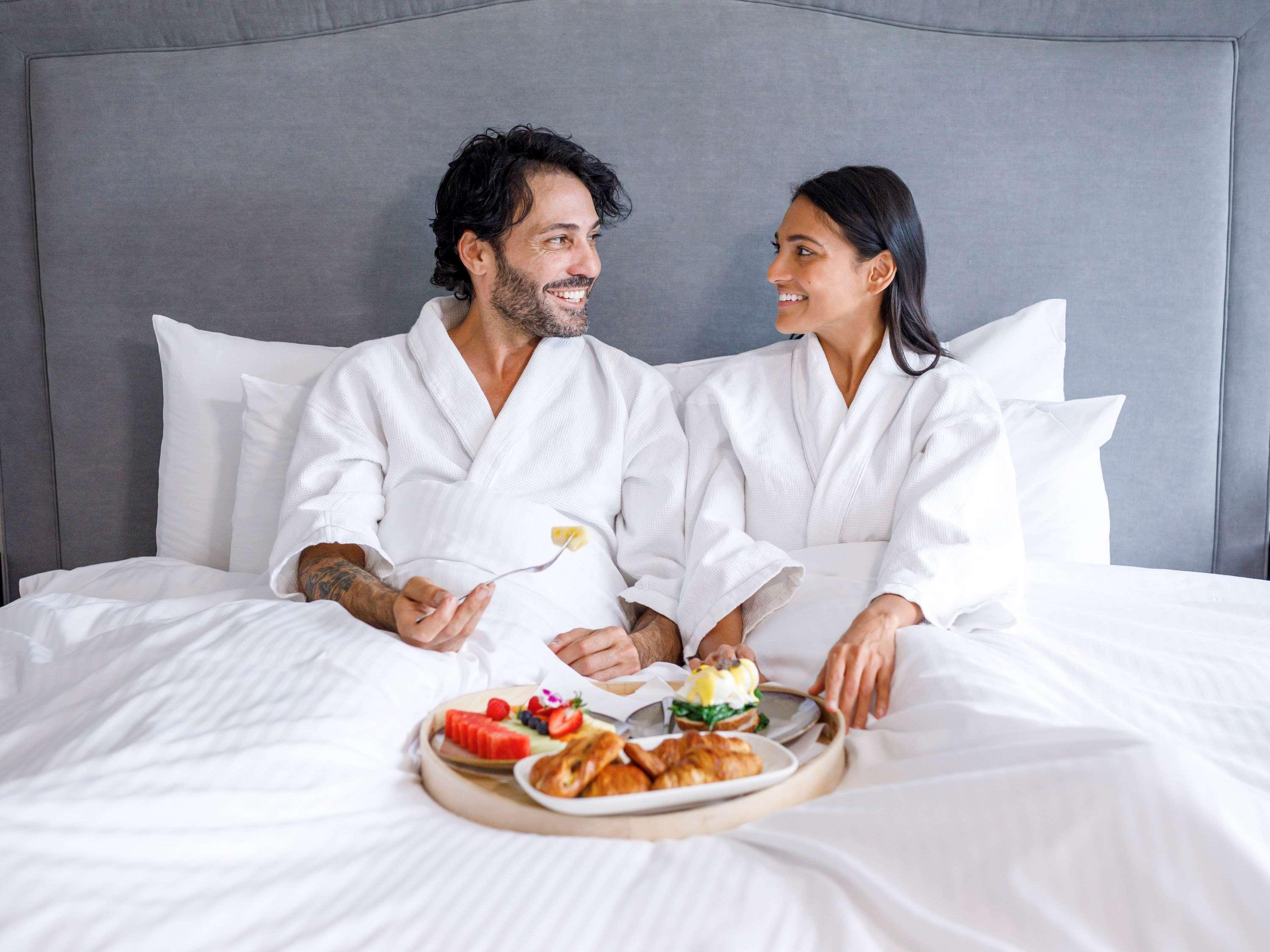 Pullman Sydney Hyde Park Hotell Eksteriør bilde Room service