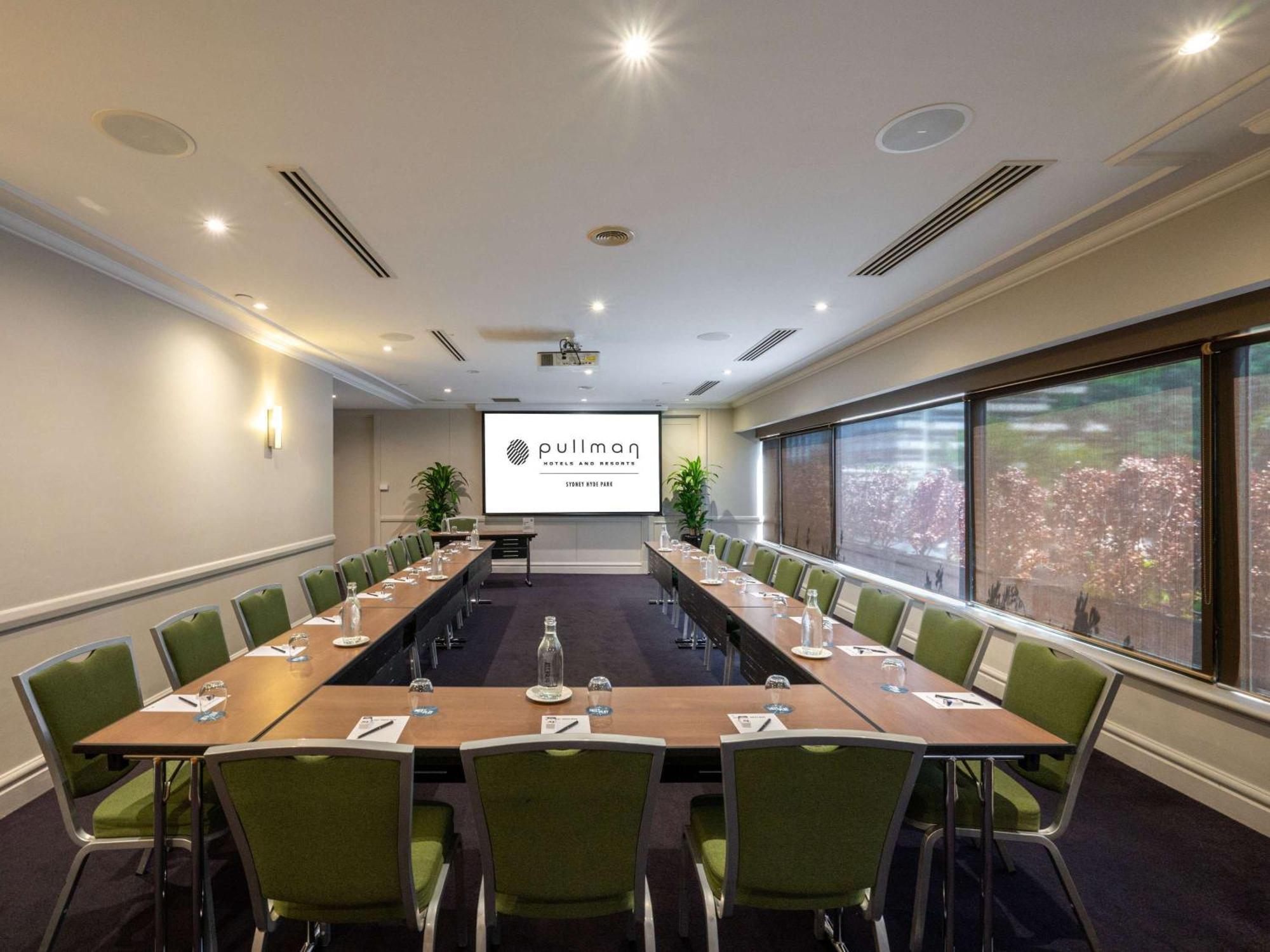 Pullman Sydney Hyde Park Hotell Eksteriør bilde The Boardroom