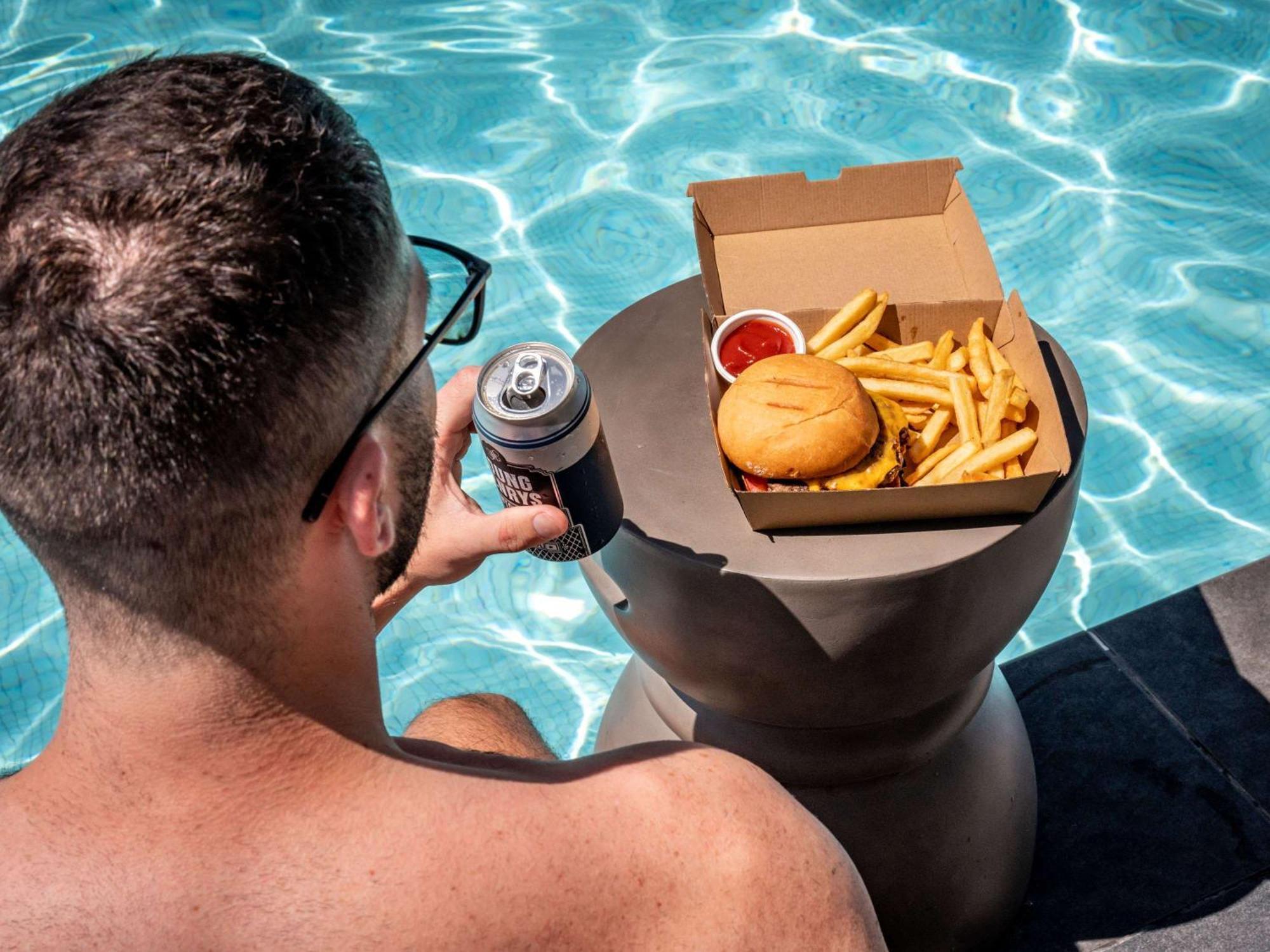 Pullman Sydney Hyde Park Hotell Eksteriør bilde A floating drink and food holder