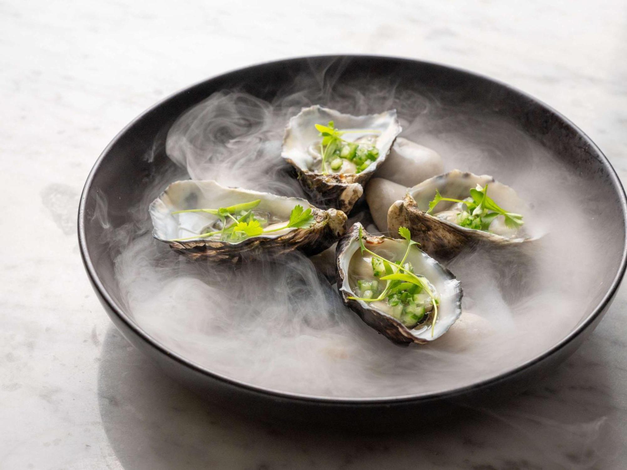 Pullman Sydney Hyde Park Hotell Eksteriør bilde Oysters with tarragon